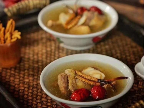冬蟲夏草可以直接食用嗎？冬蟲夏草常用于燉煮