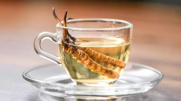 一杯蟲草水，健康新滋味：冬蟲夏草泡水喝的奇妙功效